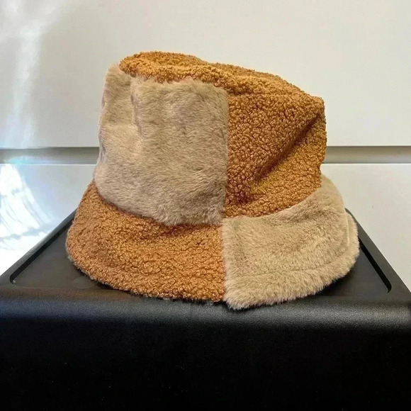 Ardene  Bucket Hat - Picture 1 of 5